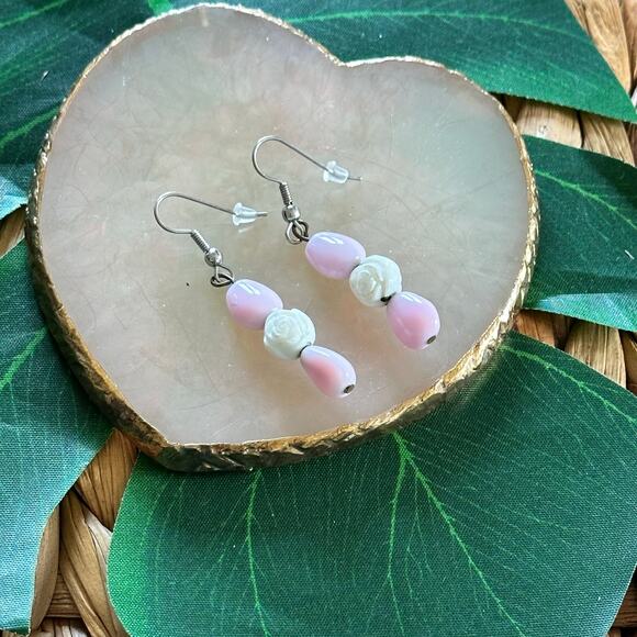 BOGO FREE WHITE INK BEAD VINTAGE EARRINGS - Picture 1 of 3